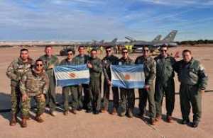 Seis F-16 argentinos adquiridos a Dinamarca inician su trayecto rumbo a Sudamérica desde la Base Aérea de Gando