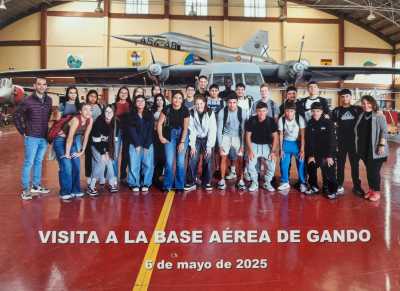 Alumnado de Mogán visita  la Base Aérea de Gando