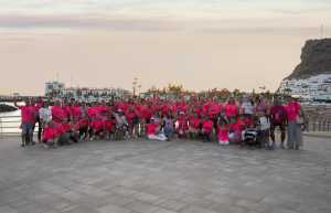 Mogán se suma al rosa en una  caminata solidaria contra el  cáncer de mama