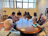 El alcalde se reúne durante casi tres horas con la Plataforma Ciudadana por un Litoral Limpio para avanzar en la investigación de los peces muertos