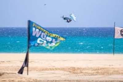 El Surf-Freestyle del Mundial de Wingfoil entra en su jornada decisiva en Fuerteventura