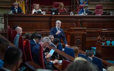 Clavijo resalta el trabajo del Gobierno para mejorar las infraestructuras eléctricas y de comunicaciones