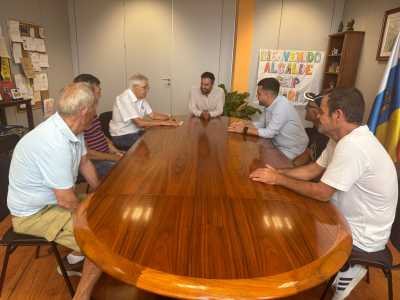 El alcalde recibe a las dos parejas que representarán a Telde en el Campeonato de España de Dominó