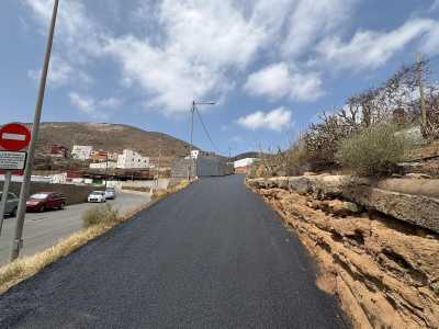 El Ayuntamiento asfalta la calle José de Viera en El Roque