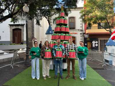 San Gregorio acoge un árbol formado por 100 miniglús para impulsar el reciclaje de envases de vidrio durante las Navidades