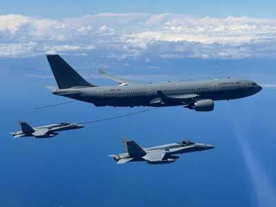 Tres F-18 del Ala 46 realizan su primer reabastecimiento en vuelo con el nuevo A330 MRTT del Ejército del Aire y del Espacio