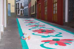 La Concejalía de Cultura de Guía invita a la ciudadanía guiense a participar este domingo en la elaboración de las alfombras del Corpus Christi