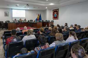 El Ayuntamiento y familias denuncian discriminación en el acceso al transporte escolar para el alumnado de Veneguera