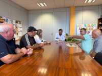 El alcalde se reúne con la asociación vecinal La Asomada para repasar actuaciones en Lomo Blanco