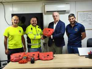 El Gobierno de Canarias cede 10 dispositivos de autoinflado a la ONG Emerlan para evitar ahogamientos