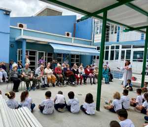 Escolares del CPEIPS Jesús Sacramentado realizan una entrañable visita a la Residencia Genoveva Pérez