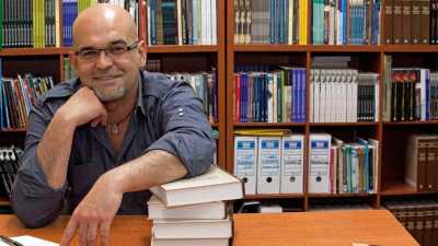 ‘Las islas negras’: el poderío narrativo de Alexis Ravelo se asoma a la Biblioteca Insula