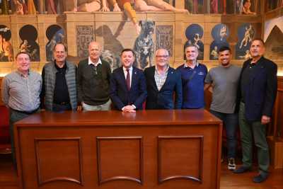 Teodoro Sosa recibe a la Asociación de Exjugadores de la UD Las Palmas