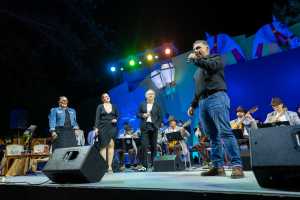 Facaracas celebra la vigésima Noche de Folías con un lleno en la Plaza de Santiago