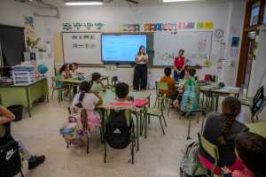 Mogán impulsa la lectura entre el alumnado de 3º de Primaria con la entrega de 136 libros