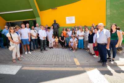 Gáldar rinde homenaje al “Pollo de Gáldar” con una escultura frente al terrero municipal