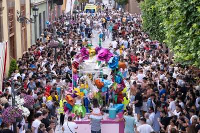El Día de Santiago concluye con la diversión de la Batalla de Flores y los conciertos de Shaila Dúrcal y Ella Baila Sola