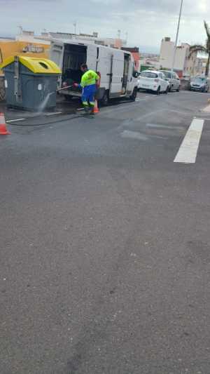 El Ayuntamiento de Telde refuerza las labores de limpieza en San José de Las Longueras con una actuación intensiva