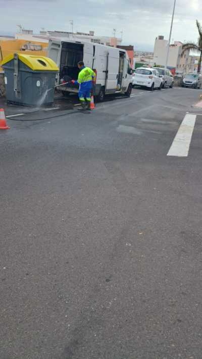 El Ayuntamiento de Telde refuerza las labores de limpieza en San José de Las Longueras con una actuación intensiva