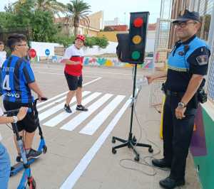 La Policía Local imparte un taller de seguridad vial en el IES Casas Nuevas