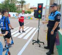 La Policía Local imparte un taller de seguridad vial en el IES Casas Nuevas