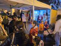 Papá Noel y sus elfos llenan de ilusión la plaza de San Gregorio
