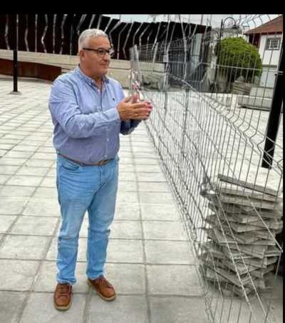 Juan Jiménez miente a los vecinos de La Dehesa en sus redes sociales sobre las obras de la plaza