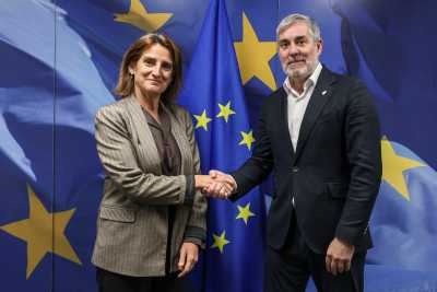 Ribera se abre a valorar la continuidad de la exención en las tasas de emisiones en cumplimiento del estatus RUP