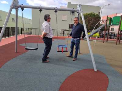 El Ayuntamiento de Telde rehabilita la zona de juegos infantiles de El Caracol
