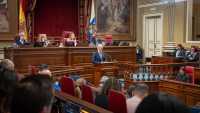 Clavijo pide a la oposición que vuelva al diálogo tras lograr el respaldo del Parlamento al Decreto Canarias