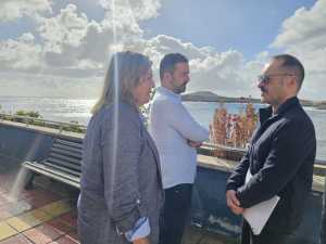 El alcalde de Telde visita la playa Ojos de Garza para evaluar mejoras