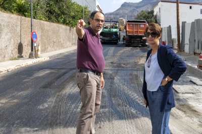 El Ayuntamiento asfalta varias  calles de El Horno