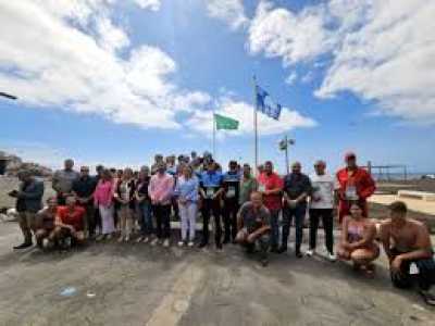Telde vuelve a lucir sus cuatro Banderas Azules como reconocimiento a la calidad de sus playas