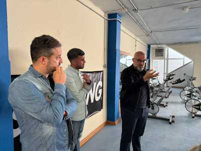 El consejero insular de Deportes visita el Polideportivo Paco Artiles, que encara su apertura en los próximos meses