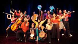 El Encuentro de Música Popular Teresa de Bolívar celebra sus 35 años renovando su espíritu con un explosivo cóctel de grupos que apuestan por la refundición del folclore