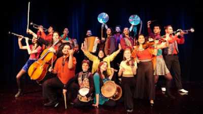 El Encuentro de Música Popular Teresa de Bolívar celebra sus 35 años renovando su espíritu con un explosivo cóctel de grupos que apuestan por la refundición del folclore