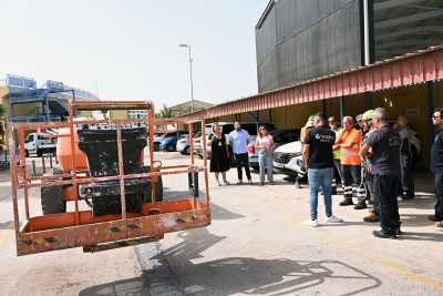San Bartolomé de Tirajana forma a sus empleados de los Servicios Públicos en el manejo de  plataformas elevadoras móviles