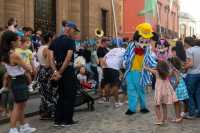 Cientos de jóvenes disfrutan de una mágica tarde infantil en las Fiestas Mayores de Santiago
