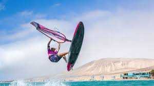 El viento reaparece en Sotavento y desata la acción en el cuadro masculino de Freestyle