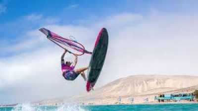 El viento reaparece en Sotavento y desata la acción en el cuadro masculino de Freestyle